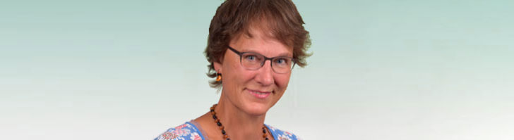 Frau Dr. Schüren